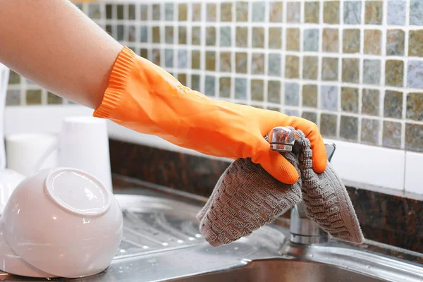 Hand with gloves wiping stainless steel sink with cloth — Stock Photo, Image