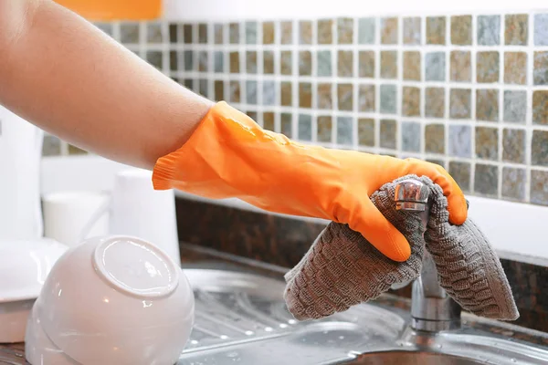 Hand with gloves wiping stainless steel sink with cloth — Stock Photo, Image