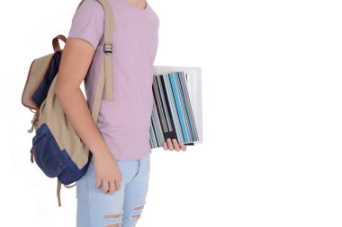 Defter ve çanta ile öğrenci portresi. Beyaz adam izole