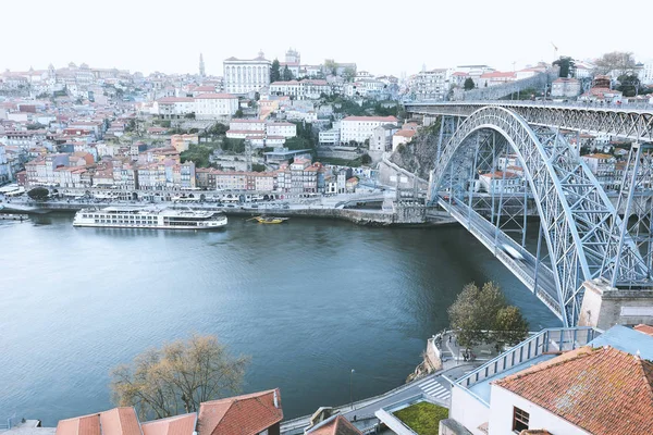 Dom luis híd és a folyó Douro, Portugália. — Stock Fotó