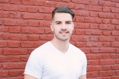 Genç latin biri portresi.