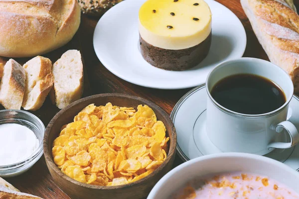 Close up view of continental breakfast — Stock Photo, Image