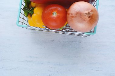 sebze ile alışveriş sepeti