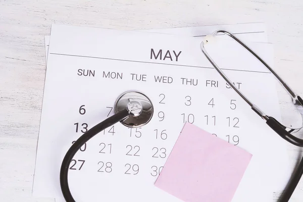 Kalender dan Stetoskop . — Stok Foto