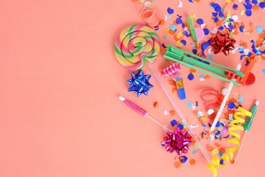 Doğum günü objets ile renkli parti çerçeve 