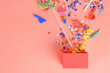 Doğum günü objets ile renkli parti çerçeve 