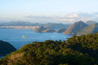 Güneşli bir günde güzel cityscape.
