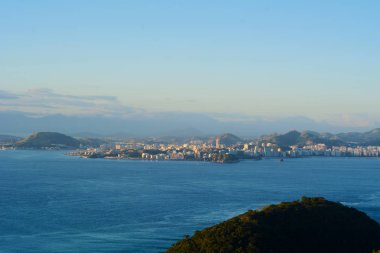 Güneşli bir günde güzel cityscape.