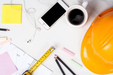 Planları, teyp ve kask ölçme.