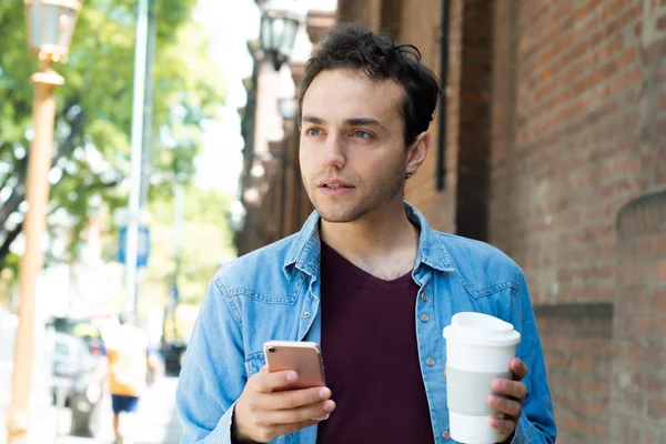 Young man typing message with mobile phone — Stock Photo, Image