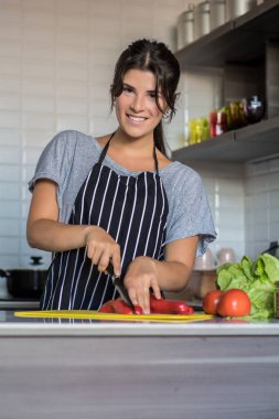 Mutfakta aşçı kadın