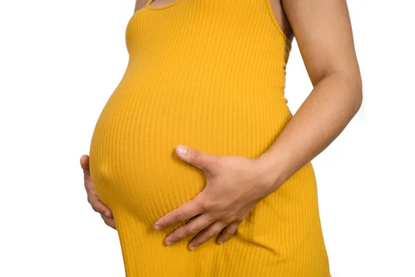Mulher grávida tocando sua barriga grande. — Fotografia de Stock