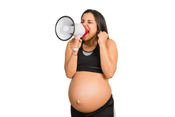 Mulher grávida gritando com megafone. — Fotografia de Stock