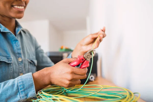 Woman fixing electricity problem at home. — ストック写真