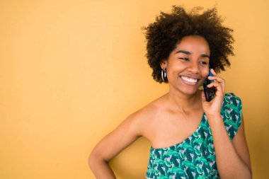 Young afro woman talking on the phone.