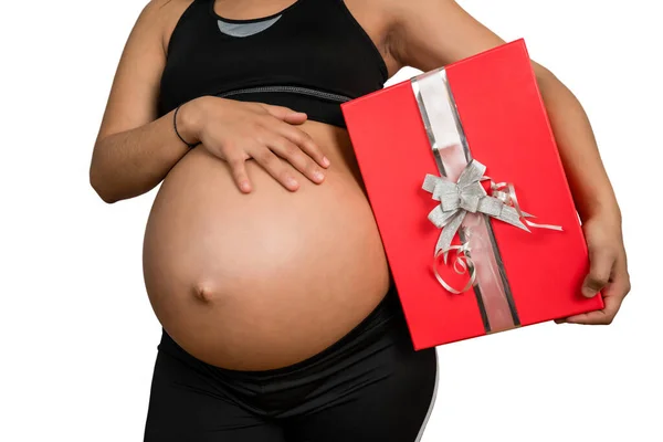 크리스마스 선물 상자를 들고 있는 임산부. — 스톡 사진