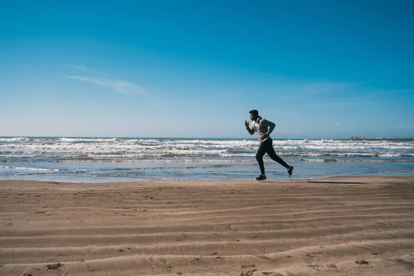 Porträt Eines Athletischen Mannes Der Strand Läuft Sport Fitness Und — Stockfoto