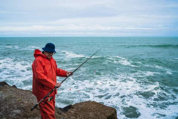 Portret Van Een Oude Man Die Zee Vist Visserijconcept — Stockfoto