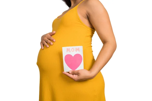 Primo Piano Della Donna Incinta Che Tiene Biglietto Auguri Sullo — Foto Stock