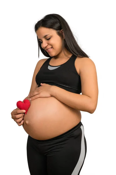 Zbliżenie Kobiety Ciąży Trzymającej Znak Serca Brzuchu Białym Tle Ciąża — Zdjęcie stockowe