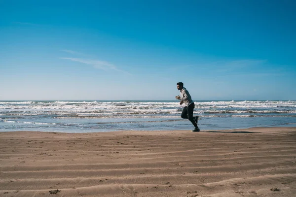 Portret Sportowca Biegającego Plaży Sport Sprawność Zdrowy Tryb Życia — Zdjęcie stockowe