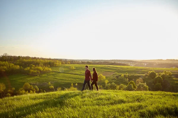 kırsal kesimde genç Çift
