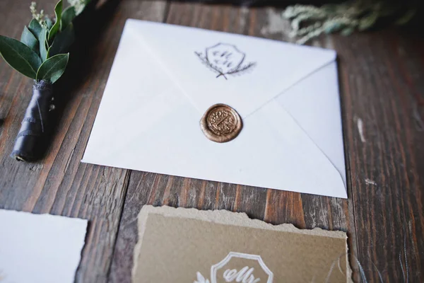 Düğün davetiye ve buket