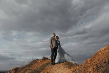 Gelin çift tepe üzerinde