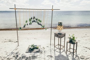 Düğün dekorasyonu ile gelin pasta