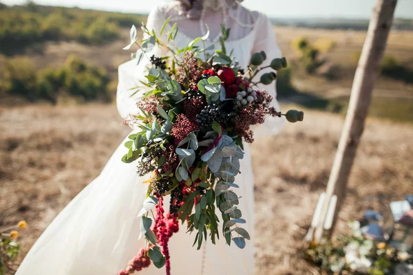 kırsal kesimde açık havada güzel gelin