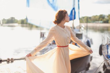 İskele yat ile kız