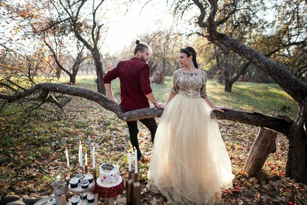 Bride couple at autumn park — Stock Photo, Image