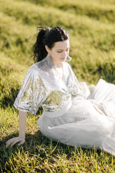 Girl, alfresco in countryside — Stock Photo, Image