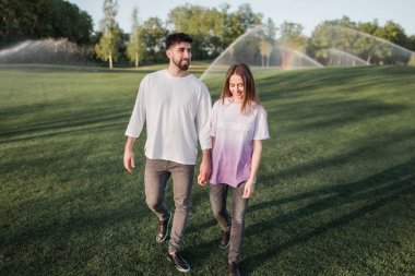 genç bir çift park