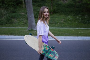 Park genç kaykaycı