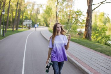 Park genç kaykaycı