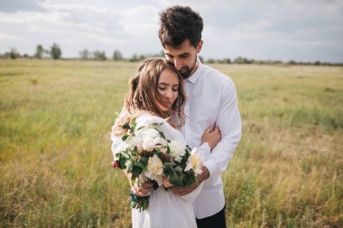 kırsal kesimde genç Çift