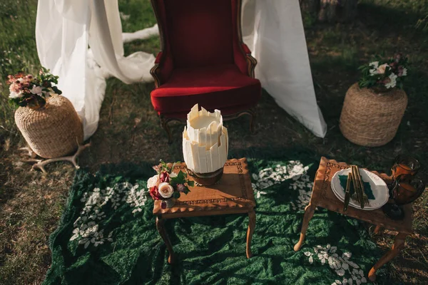 Festive veiling tent with decorations — Stock Photo, Image