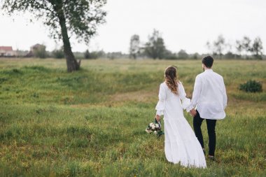 kırsal kesimde genç Çift