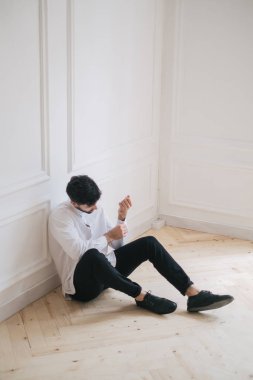 yakışıklı delikanlı