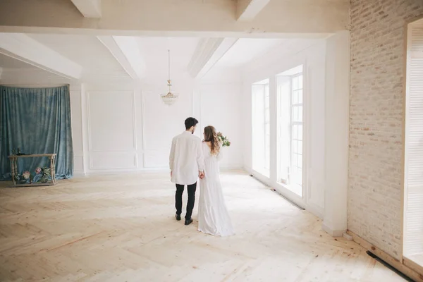 Jovem casal nupcial feliz — Fotografia de Stock