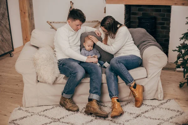 Portrait Young Couple Sitting Baby Boy Sofa — Stock Photo, Image