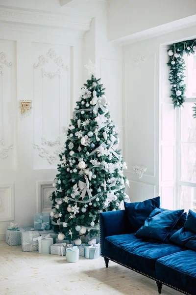 Belső Nappali Karácsonyfa Díszdobozok — Stock Fotó