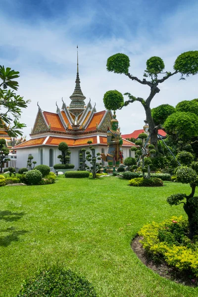 Jardín en el Templo Wat Arun — Foto de Stock