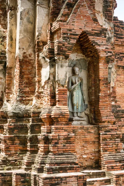 Statua buddista a Wat Mahathat ad Ayutthaya, Thailandia — Foto Stock