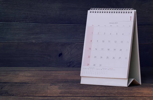 Calendário de janeiro 2017 na mesa de madeira — Fotografia de Stock