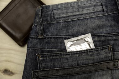 Prezervatif'kot pantolon pakette