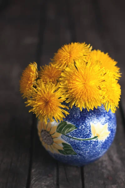 Diente León Sobre Fondo Madera — Foto de Stock