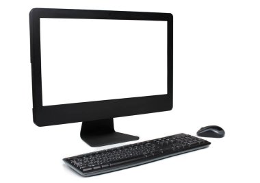 Geniş ekran iş bilgisayarı ve boş ekran. Beyaz arkaplanda izole