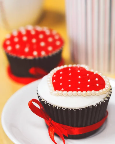 Hermoso Corazón Decorado Cupcake Para Día San Valentín Postre Romántico — Foto de Stock